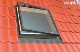 Мансардное окно-люк для выхода на крышу FAKRO WLI 86х87 см